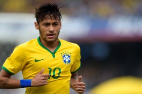 best365娱乐电竞-全明星赛半决赛对决在即！武汉三镇演练定位球，丹佛掘金密集防守应对